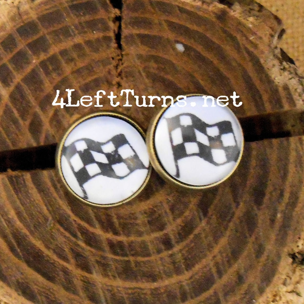 Checekred flag post earrings.