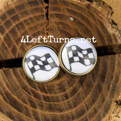Checekred flag post earrings.